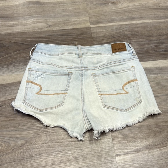 American Eagle Outfitters Light Wash high rise shortie Jean Shorts size 6 - Picture 6 of 7